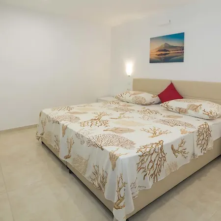 Pansion Makina 3* Vodice